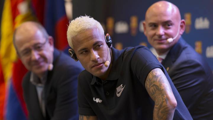 Neymar confirms he held talks with PSG this summer