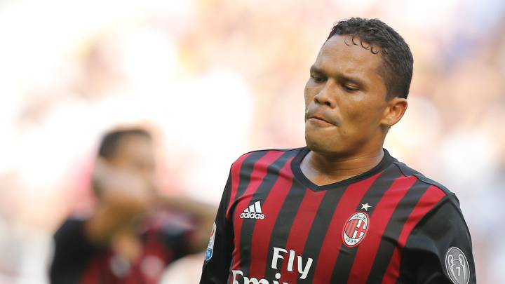 Pelea entre Carlos Bacca y Montella; podría recibir castigo