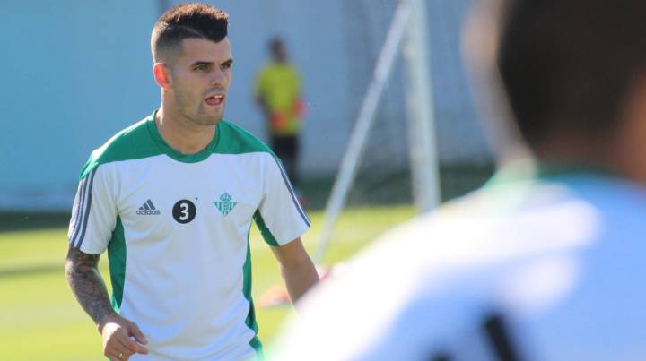 Álex Martínez, novedad para Poyet en el entrenamiento