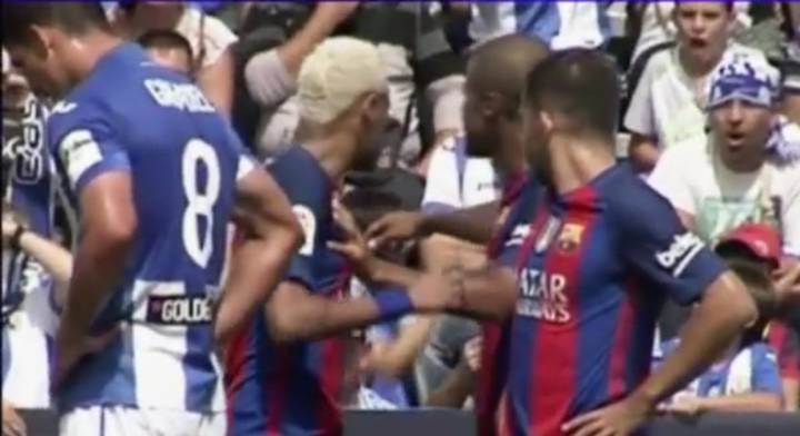 Neymar, sin espíritu positivo de la goleada: se enfadó con Rafinha