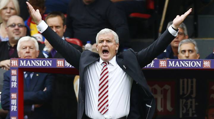 Mark Hughes, multado con 9300 euros por conducta inapropiada