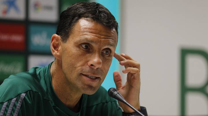 Poyet: "Se está siendo injusto con Sampaoli y el Sevilla"