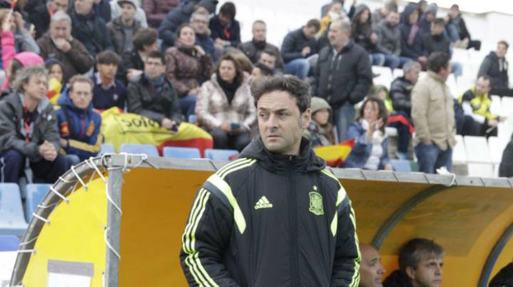 España arrolla a Irlanda del Norte en el debut