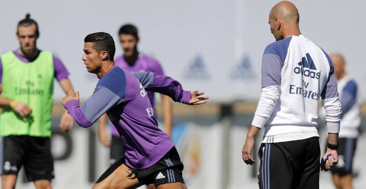 Zidane: "¿Griezmann? No tengo que apoyarle. El Balón de Oro debería ser para Cristiano"