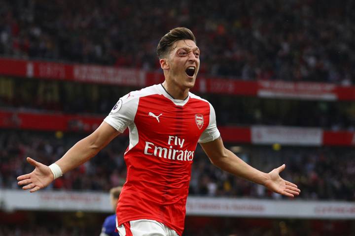 El Arsenal golea al Chelsea y vierte más dudas sobre Conte