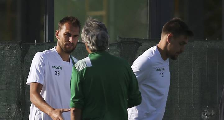 El Sporting, con un ojo en el Legia y otro en la afición polaca