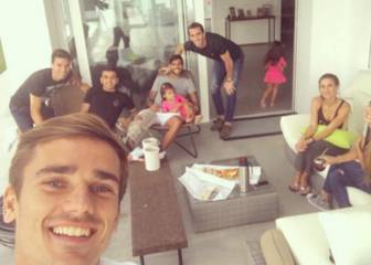 Varios futbolistas del Atlético visitaron a Augusto en su casa