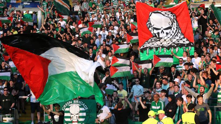 La UEFA sanciona al Celtic por exhibir banderas ilegales