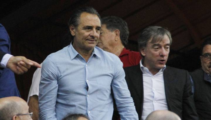 Prandelli presencia el Valencia-Atlético en el palco de Lim