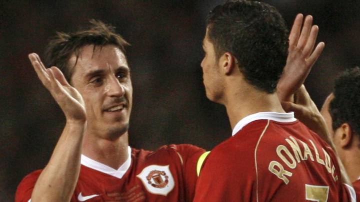 Neville: "Machacaron a Cristiano dos años y se hizo un hombre"