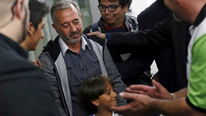 El refugiado de la zancadilla se quedará cuatro meses en paro