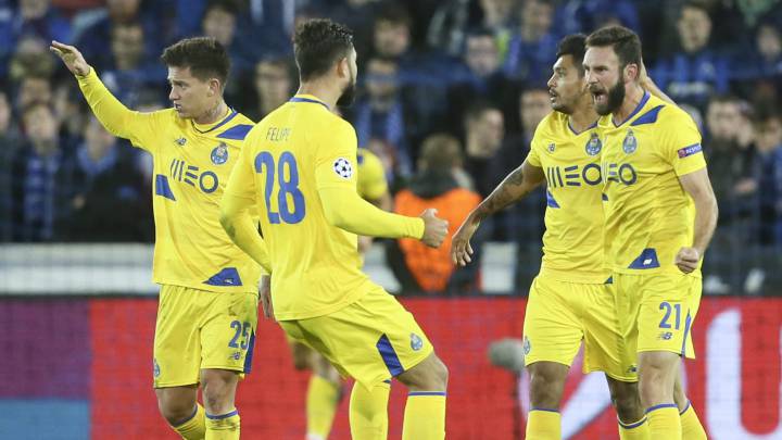 Layún y 'Tecatito' rescatan al Porto en Brujas