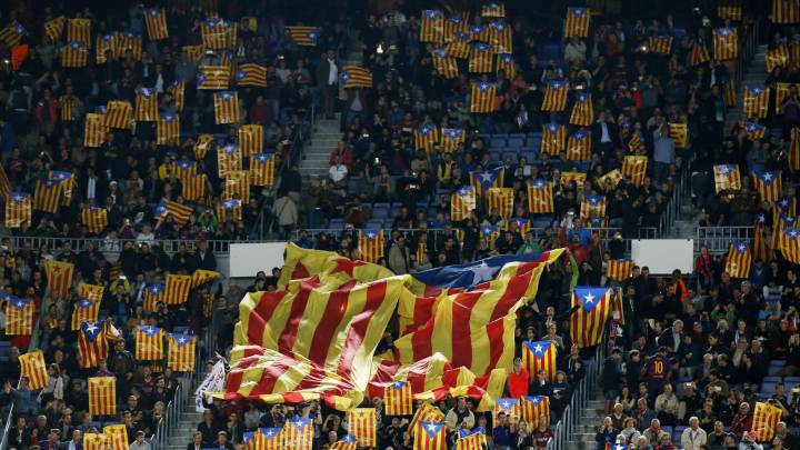 Otro mar de esteladas y pitada monumental al himno de la UEFA
