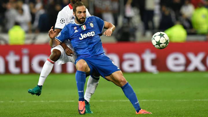 Buffon: "Higuaín es un ejemplo dentro y fuera del campo"