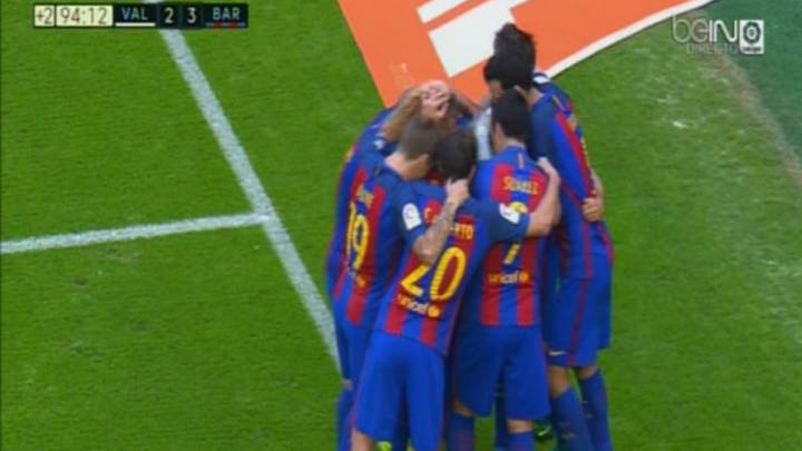 Neymar recibió un botellazo y Messi se encaró a la grada