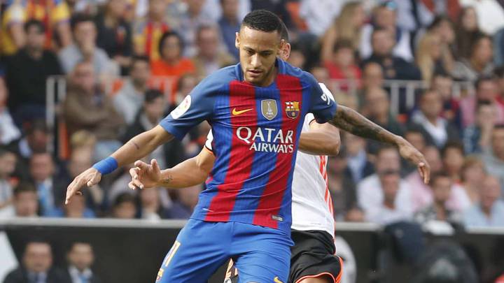 Neymar llega a los 100 partidos con mejores registros que Messi