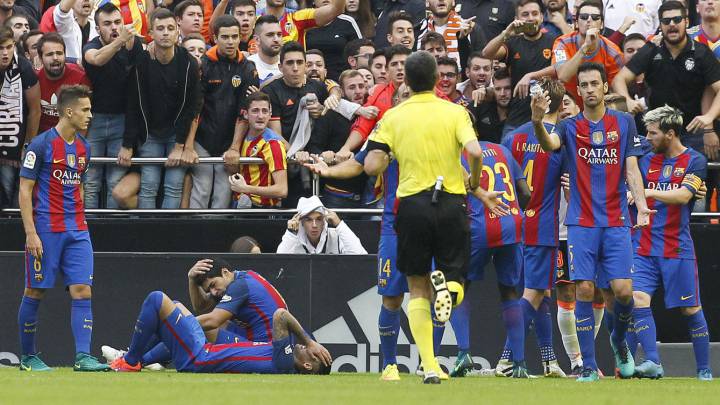 El Valencia ubica al que lanzó la botella que golpeó a Neymar