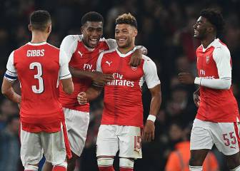 Arsenal y Liverpool avanzan a cuartos en la Copa de la Liga