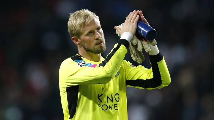 Schmeichel: al menos 4 semanas de baja al fracturarse la mano