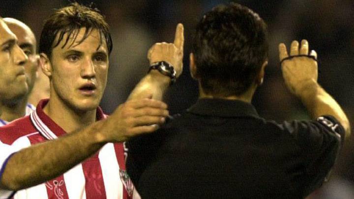 Carlos Gurpegi durante un partido con el Athletic Club de Bilbao, en la temporada 2002-2003.