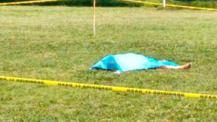 Un árbitro fallece tras recibir un cabezazo en un amistoso