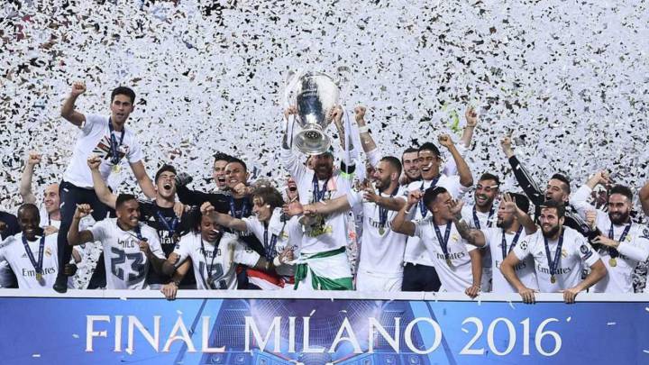 El Real Madrid celebrando la victoria en la final de la Champions 2016 en Milán.