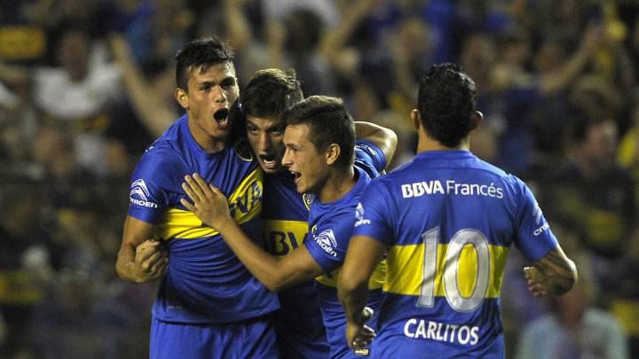 Bentancur, en el centro de la imagen.