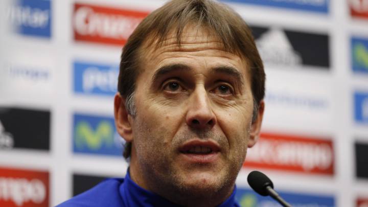 Junto a César Azpilicueta y Sergio Busquets, Julen Lopetegui comparece ante la prensa en la previa del amistoso entre Inglaterra y España en Wembley.