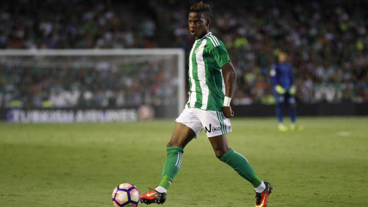 El jugador del Betis Charly Musonda en un partido con el Betis.