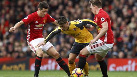 Giroud steals point for Wenger after Mata gives Mourinho lead