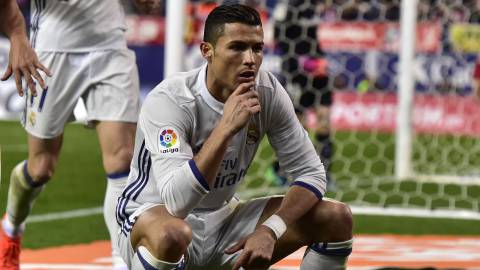 Cristiano Ronaldo, jugador del Real Madrid, celebra un gol en el derbi ante el Atlético.
