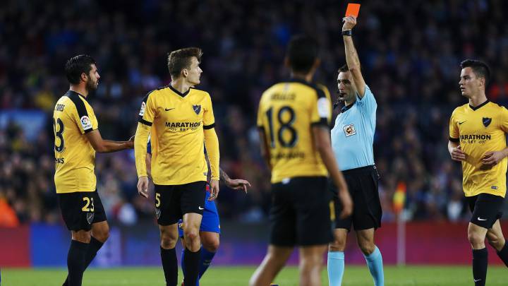 El árbitro expulsó al jugador del Málaga Juankar por decirle: "Pita de una p... vez" en el partido Barcelona 0 - Málaga 0