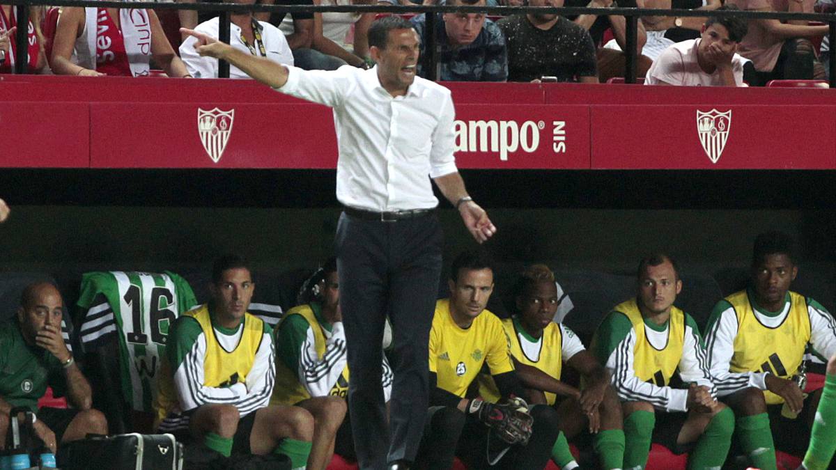 The former coach of Betis and Gustavo Poyet had said he was "tired" of refereeing decisions and "call" the head of the referees.