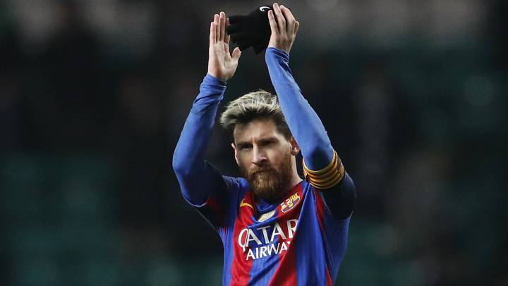 Leo Messi celebra la victoria del Barça contra el Celtic en Celtic Park por 0-2, ambos goles suyos, en partido del grupo C de la Champions League.