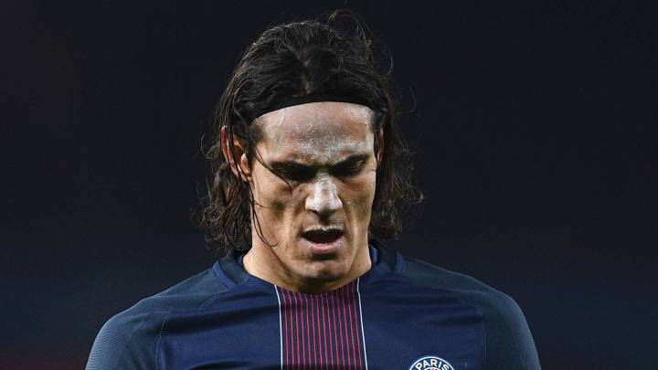 El delantero uruguayo Edinson Cavani reconoció este martes en Londres, después de que el París Saint-Germain arañara un valioso empate con el Arsenal en la quinta jornada de la Liga de Campeones (2-2), que estuvo "cerca" de fichar por el Atlético de Madrid.