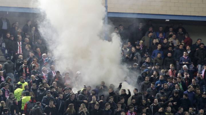 Los seguidores del PSV introdujeron una bengala en el Calderón.