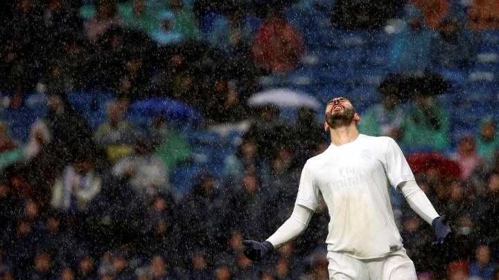 Benzema rues a wasted chance.