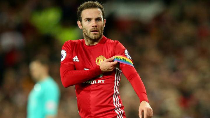 Juan Mata durante un partido con el Manchester United.