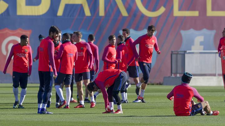 La plantilla del Barcelona en el último entrenamiento antes del Clásico