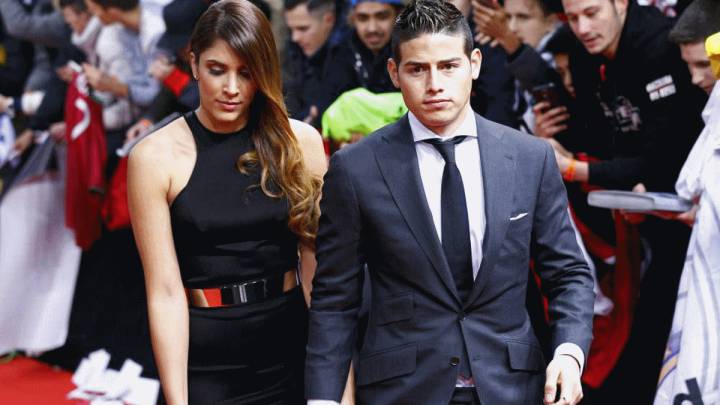 James Rodríguez, junto a su mujer Daniela Ospina, quien le acompañará esta tarde durante el Clásico en el Camp Nou.