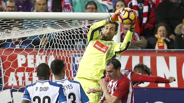Diego López suma 496 minutos imbatido e iguala a N'Kono
