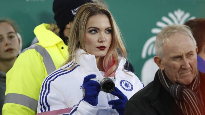 Una hincha del Chelsea se hizo viral por ir al Everton-United