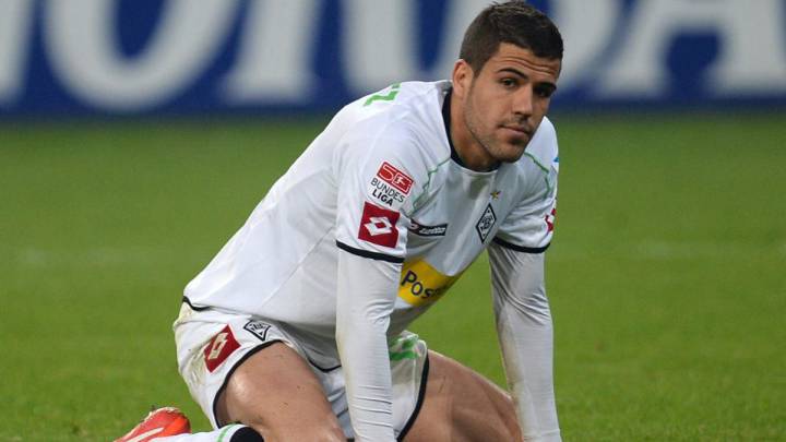 Ex-Atlético defender Álvaro Dominguez retires at 27