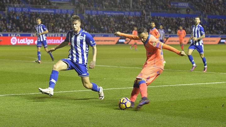 Momo durante el partido de Las Palmas ante el Alavés.