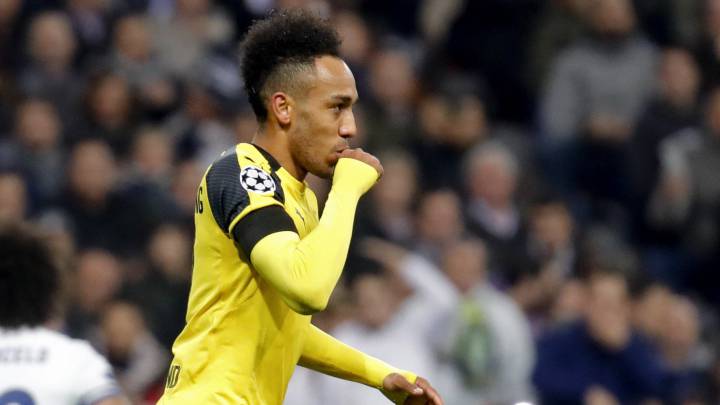 El delantero francés del Borussia Dortmund Pierre-Emerick Aubameyang celebra el gol que ha marcado ante el Real Madrid.