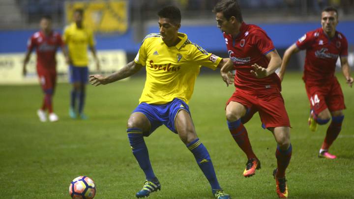 Eddy Silvestre, jugador del Cádiz, en el partido ante el Numancia.