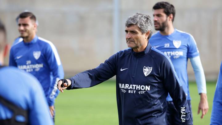 El entrenador, Juande Ramos, durante un entrenamiento del Málaga.