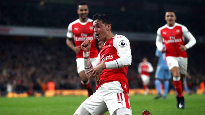 El Arsenal remonta para ser líder provisional de la Premier