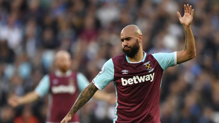 Simone Zaza durante un partido de la Premier League con el West Ham United.