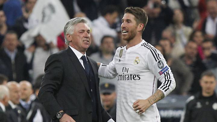 Sergio Ramos y Carlo Ancelotti, durante un partido del Real Madrid.